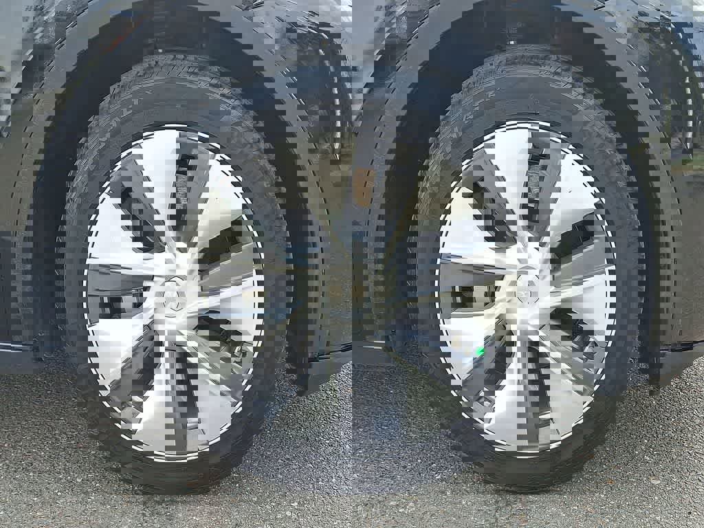 Used 2023 Tesla Model Y Long Range image 26