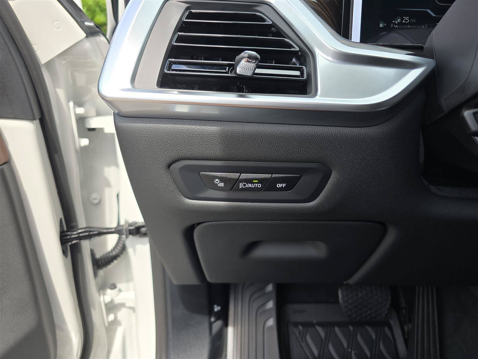 Used 2026 BMW X5 xDrive50e AWD/4WD image 37