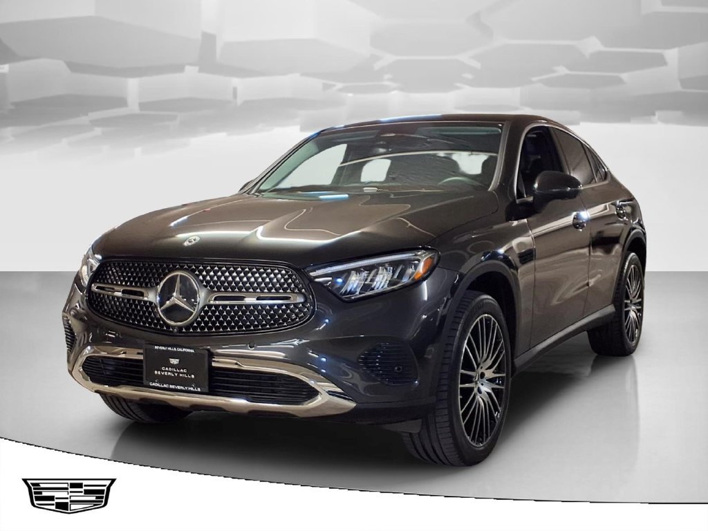 Used 2025 Mercedes-Benz GLC 300 4MATIC image 1
