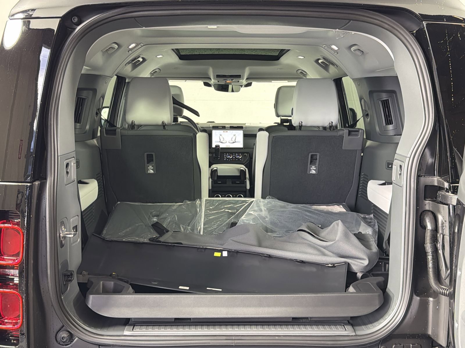 New 2025 Land Rover Defender 130 X-Dynamic SE image 29