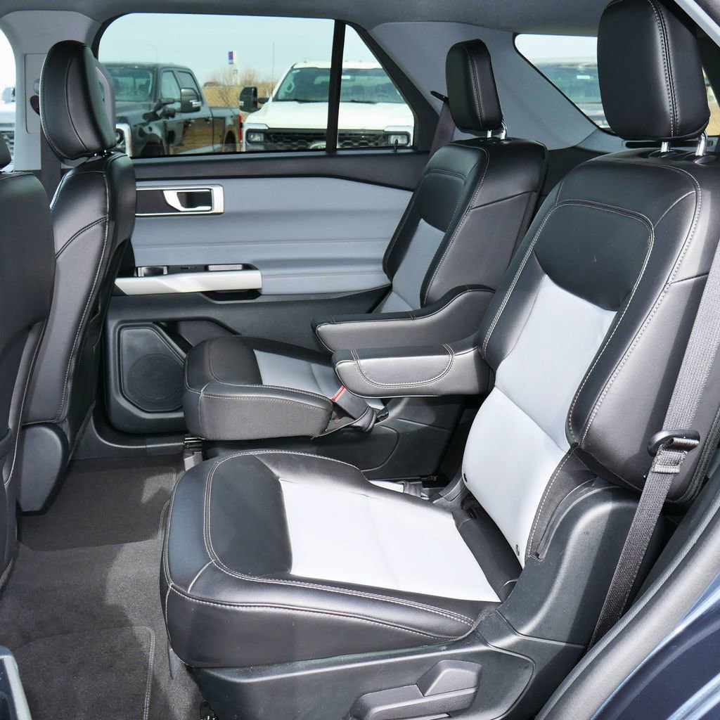 Used 2023 Ford Explorer XLT w/ Equipment Group 202A image 6