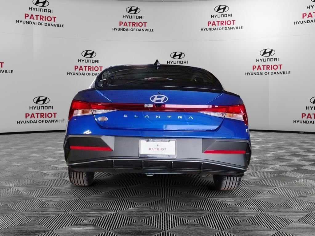 Used 2025 Hyundai Elantra Sport image 4