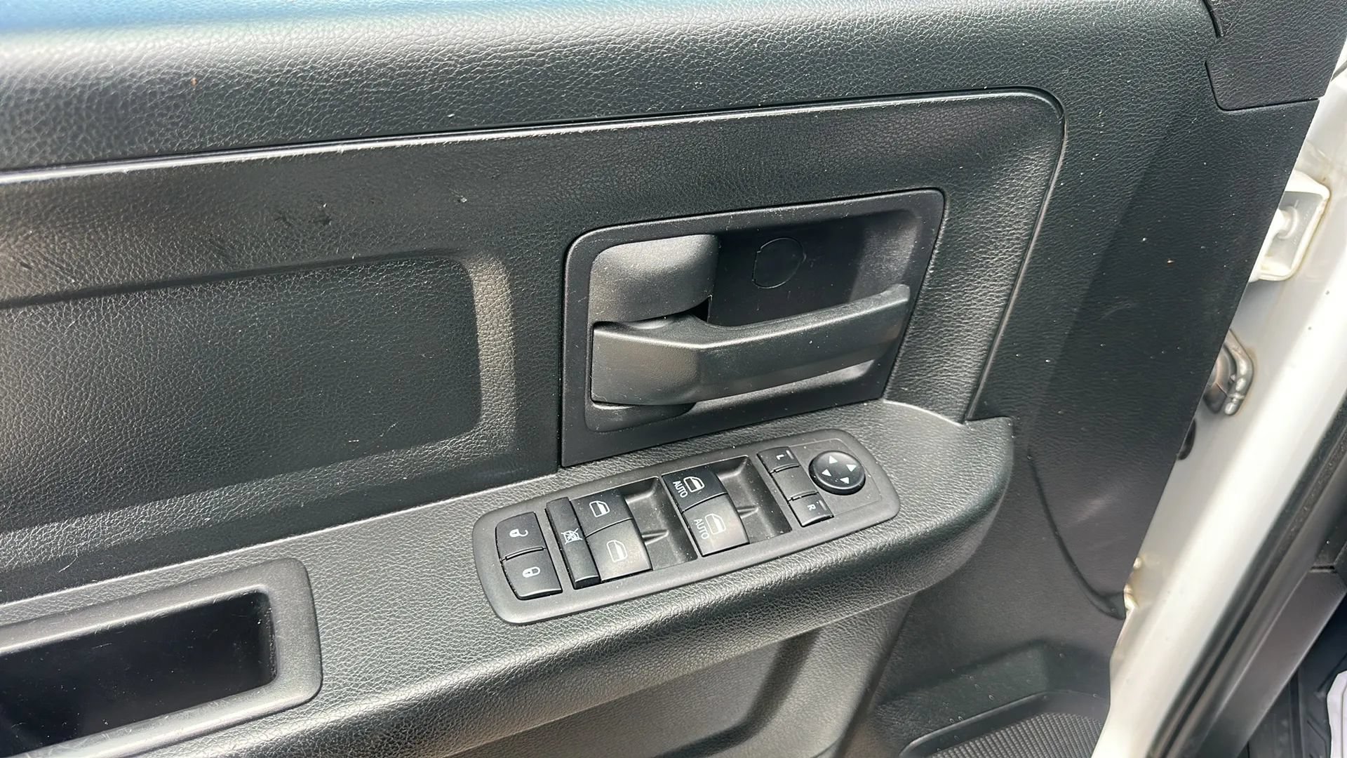 Used 2018 RAM 1500 Express w/ Express Value Package AWD/4WD image 15