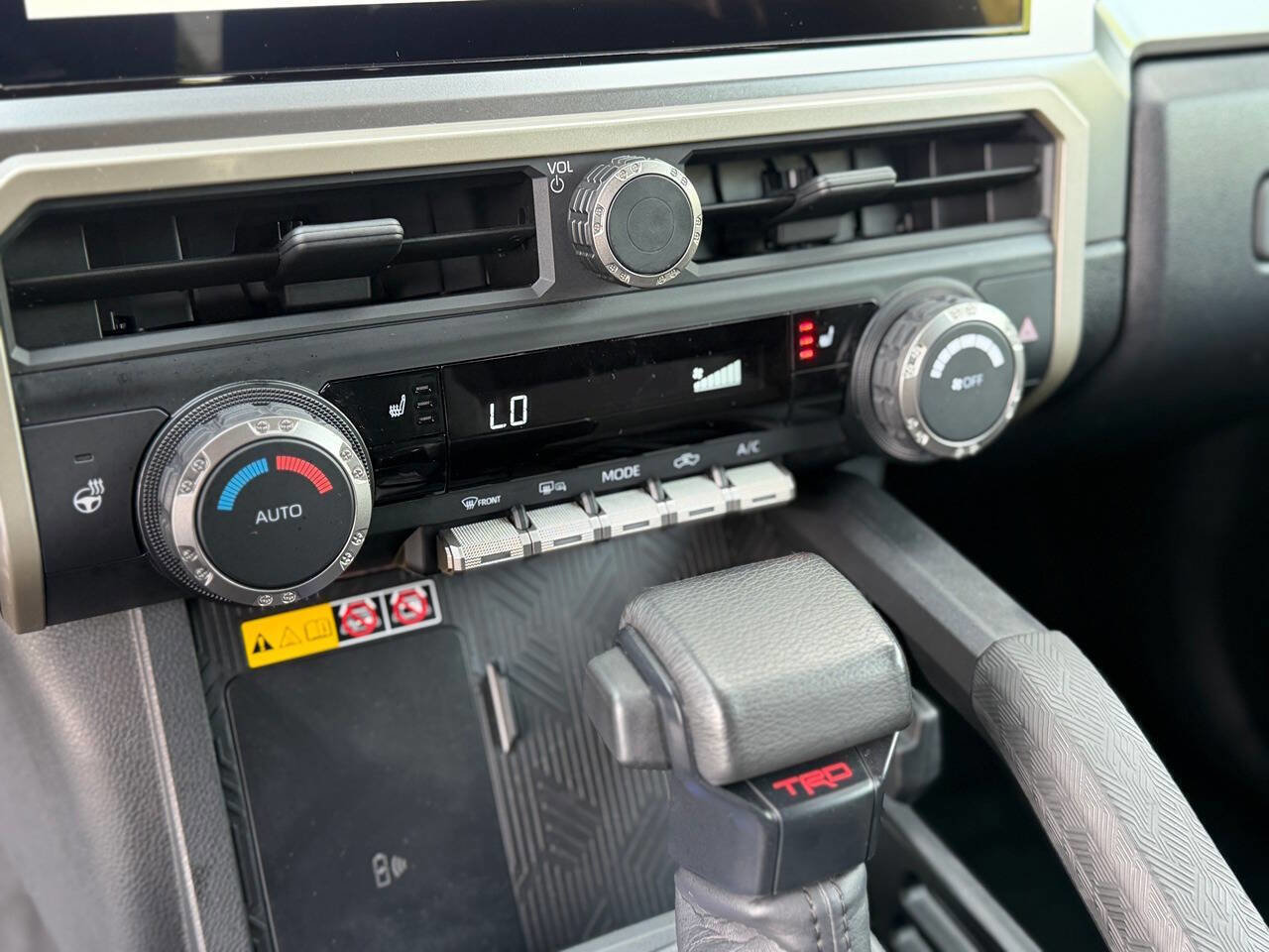 Used 2024 Toyota Tacoma TRD Off-Road w/ TRD Off Road Upgrade Package image 17