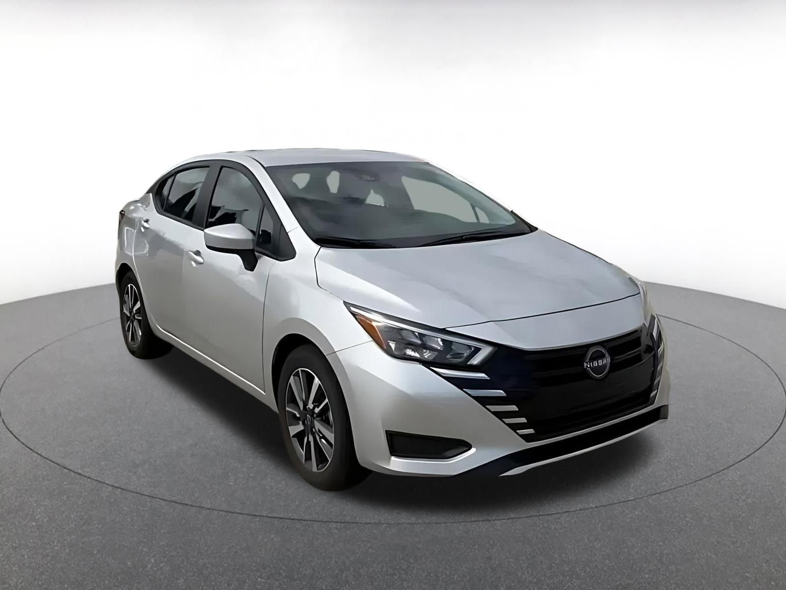 Used 2025 Nissan Versa SV FWD image 3