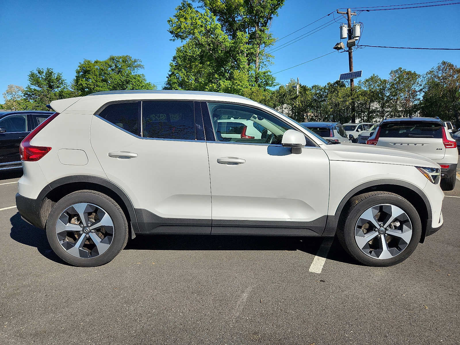 Certified 2023 Volvo XC40 B5 Plus w/ Driver Assist Package AWD/4WD image 7