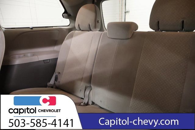 Used 2018 Toyota Sienna LE FWD image 28