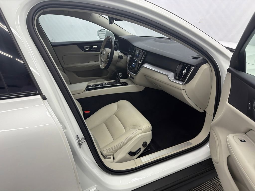 Used 2020 Volvo V60 T5 Cross Country AWD/4WD image 15