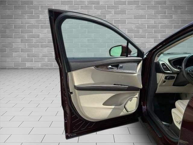 Used 2017 Lincoln MKX Reserve AWD/4WD image 18