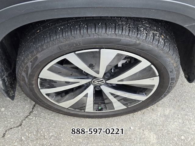 Used 2024 Volkswagen Taos SE w/ Panoramic Sunroof Package FWD image 10