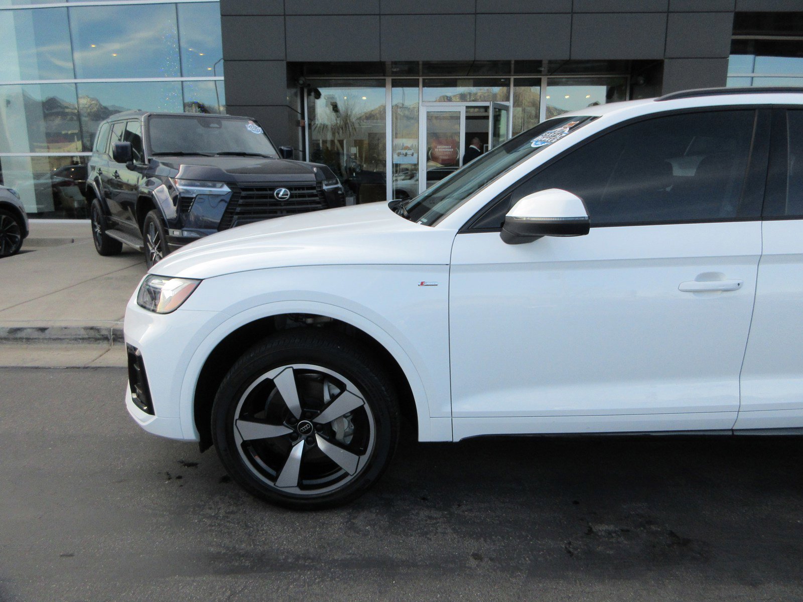 Used 2023 Audi Q5 2.0T Premium Plus w/ Premium Plus Package image 2