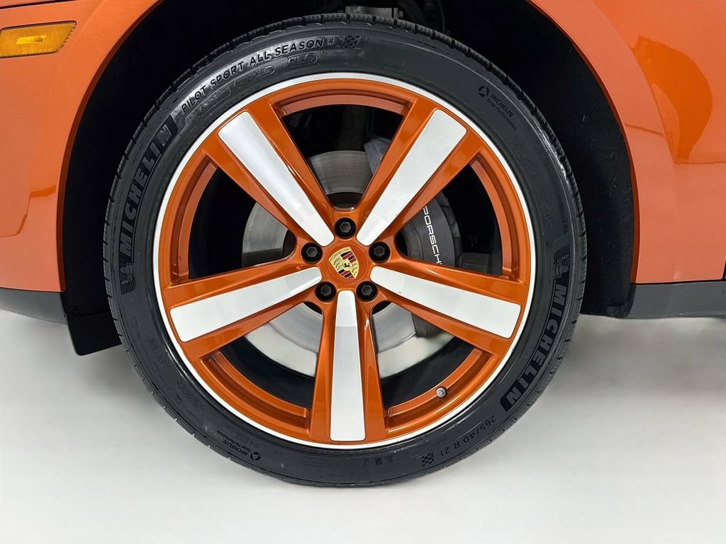 Certified 2023 Porsche Macan Turbo AWD/4WD image 32