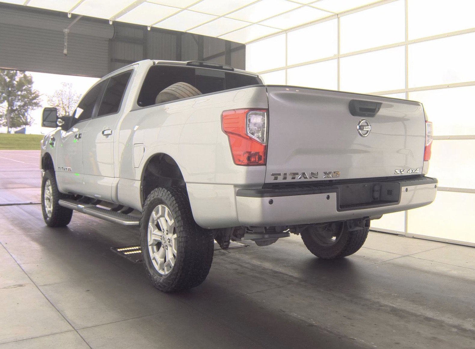 Used 2018 Nissan Titan SV w/ SV Convenience Package AWD/4WD image 5