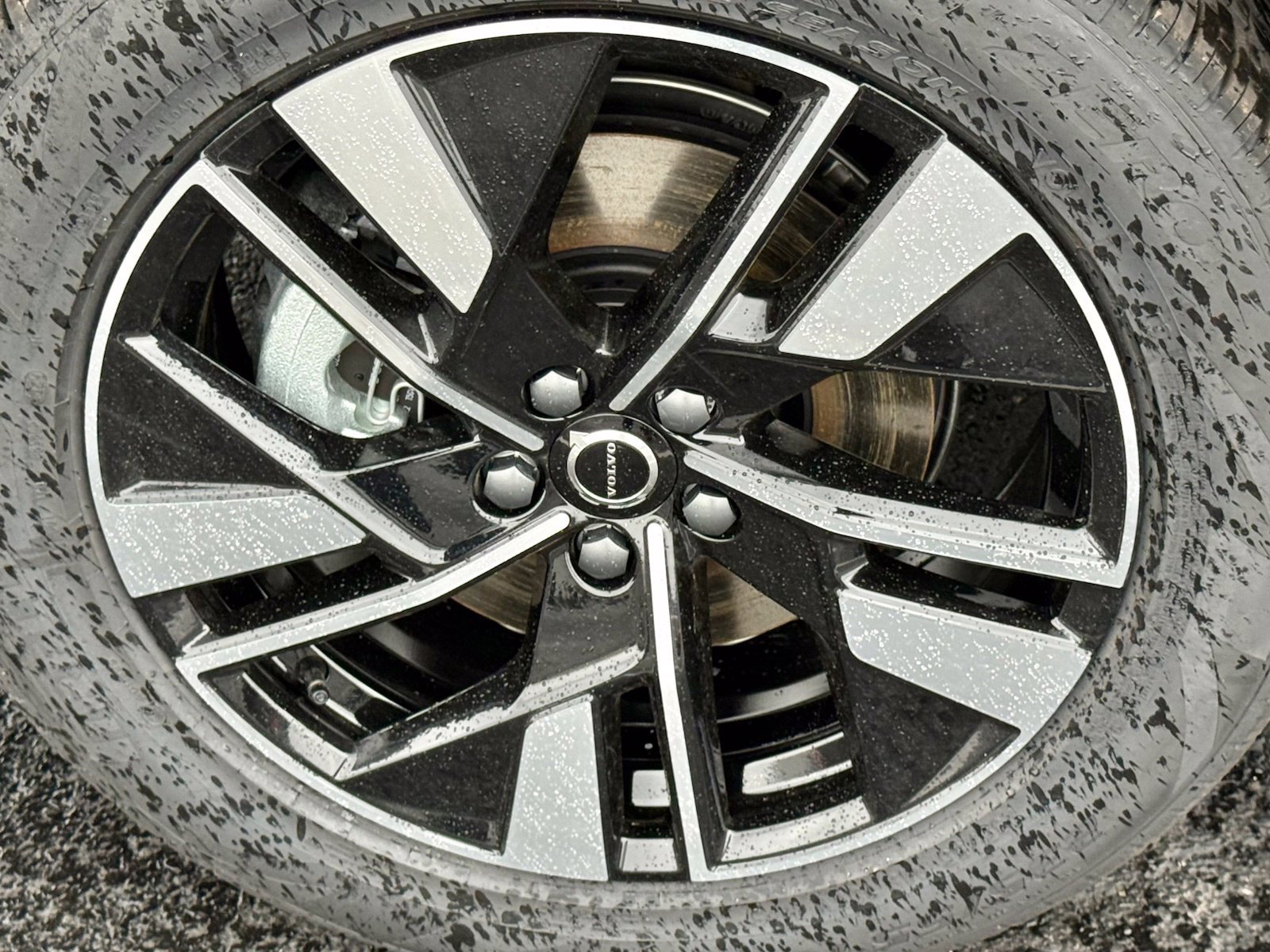 New 2027 Volvo XC60 B5 Core AWD/4WD image 12