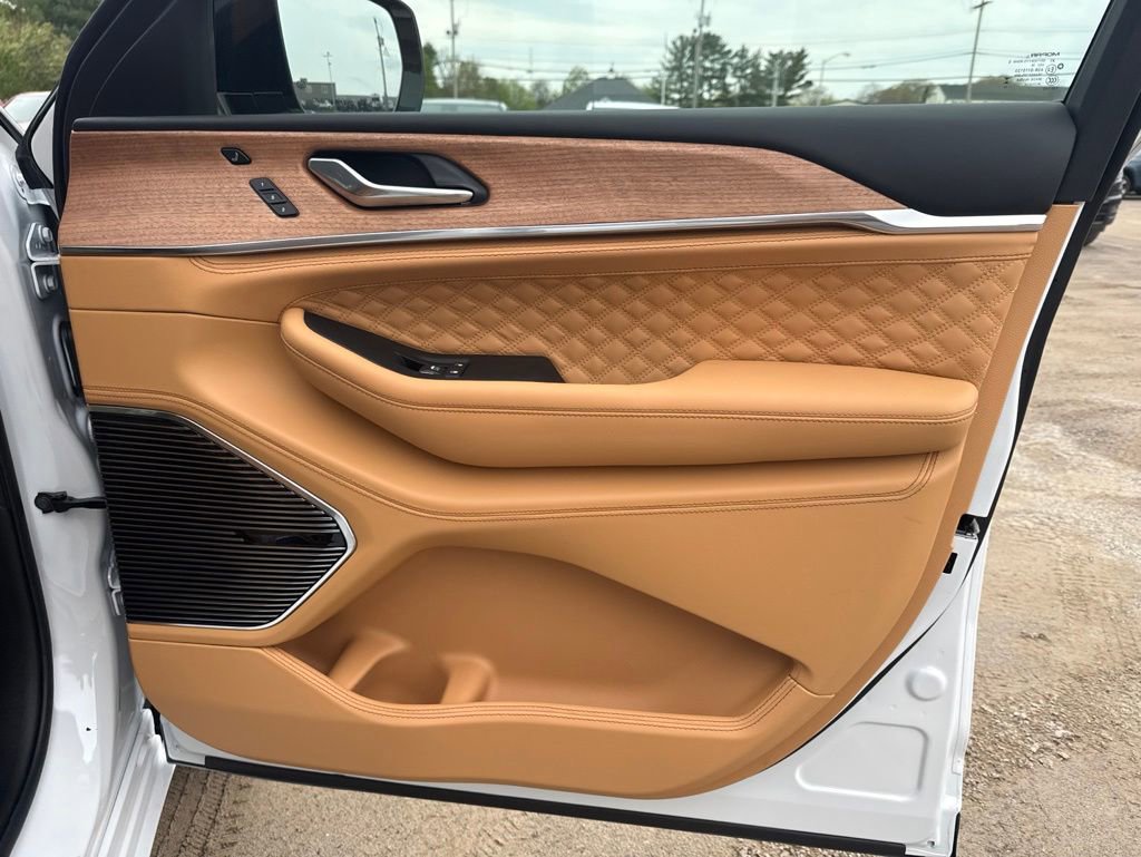 New 2026 Jeep Grand Cherokee Summit AWD/4WD image 34