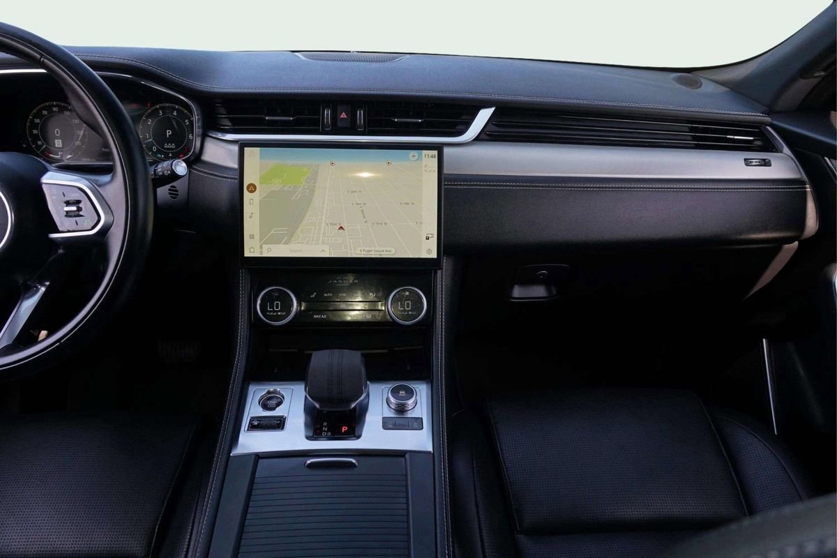 Used 2024 Jaguar F-PACE R-Dynamic S image 23