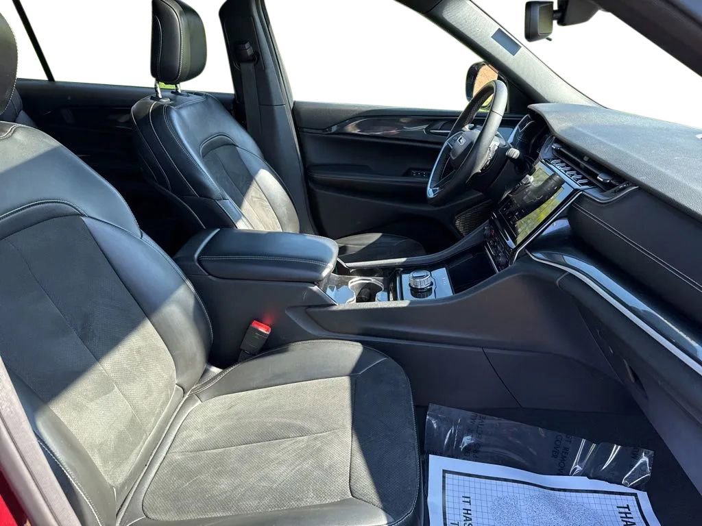 Used 2023 Jeep Grand Cherokee L Laredo image 14