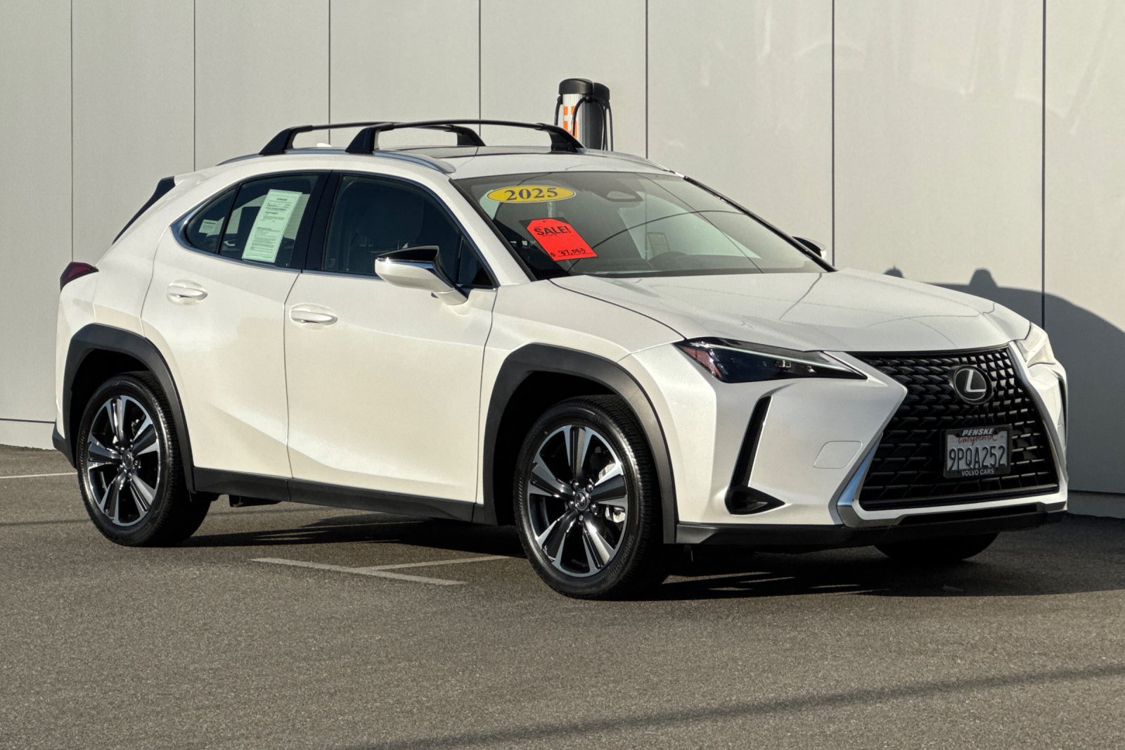 Used 2025 Lexus UX 300h FWD w/ Accessory Package (Z2) image 7