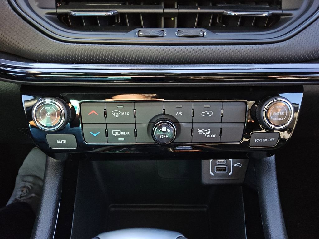 New 2026 Jeep Compass Latitude image 21