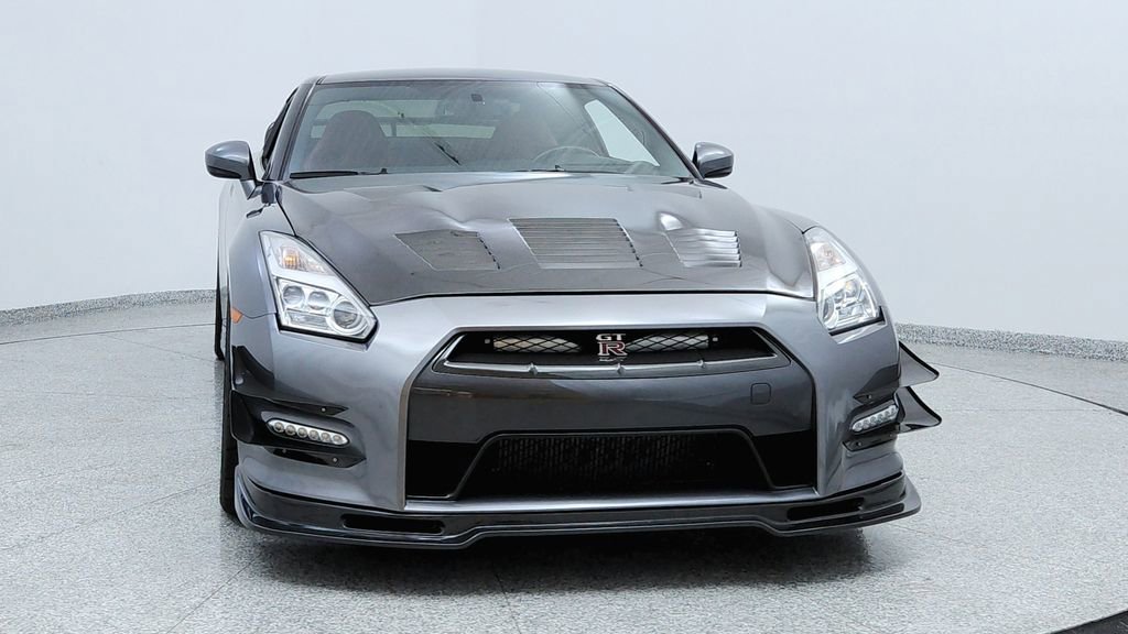 Used 2015 Nissan GT-R Premium image 8