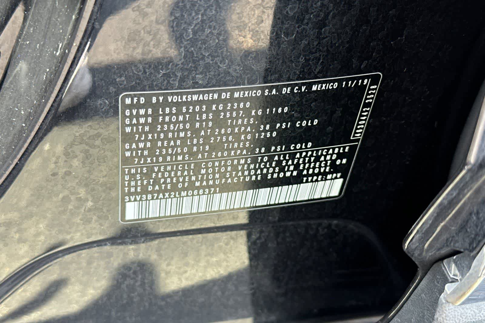 Used 2020 Volkswagen Tiguan SEL FWD image 35