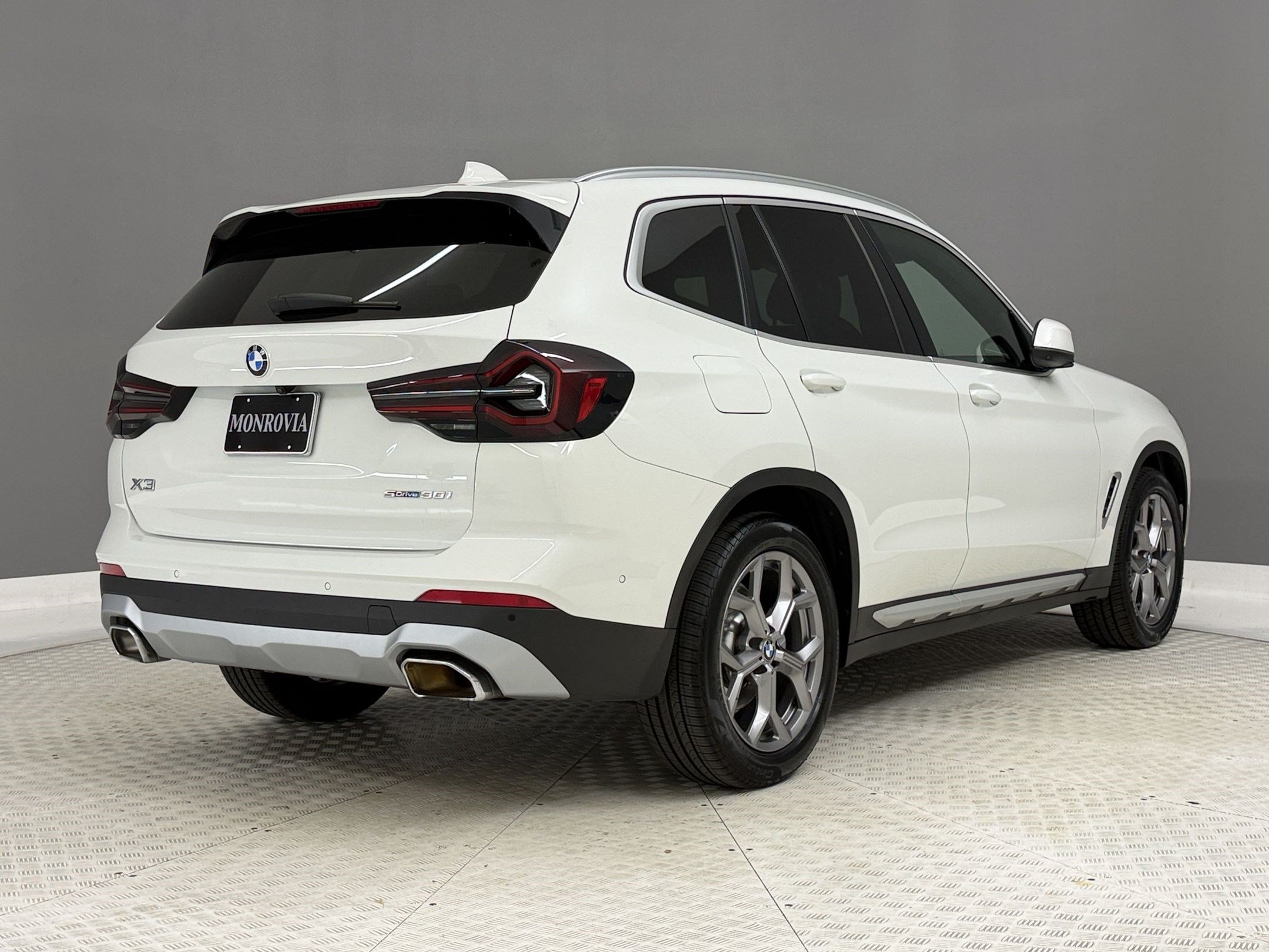 Used 2024 BMW X3 sDrive30i w/ Convenience Package RWD image 9