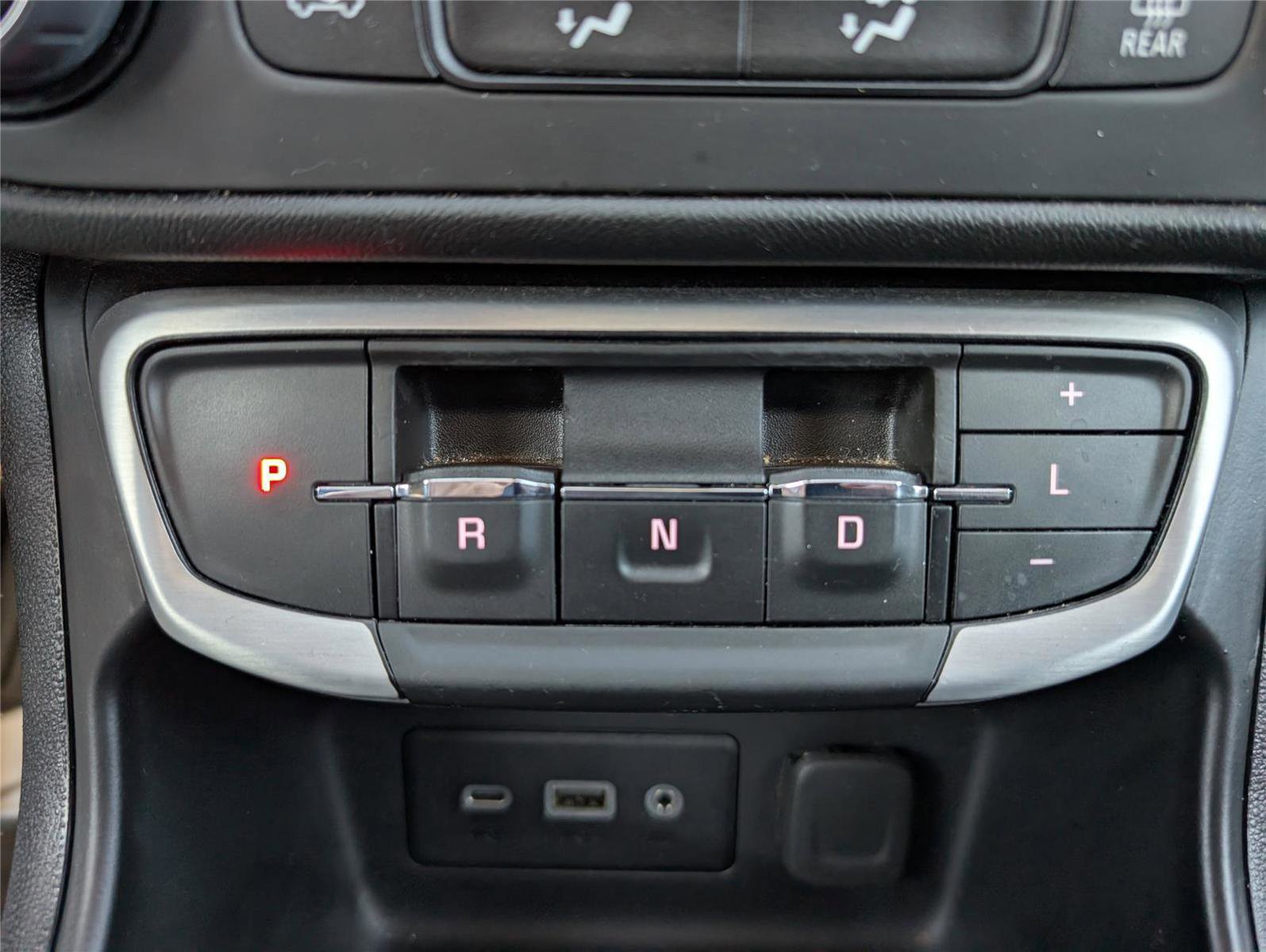 Used 2024 GMC Terrain SLE image 21