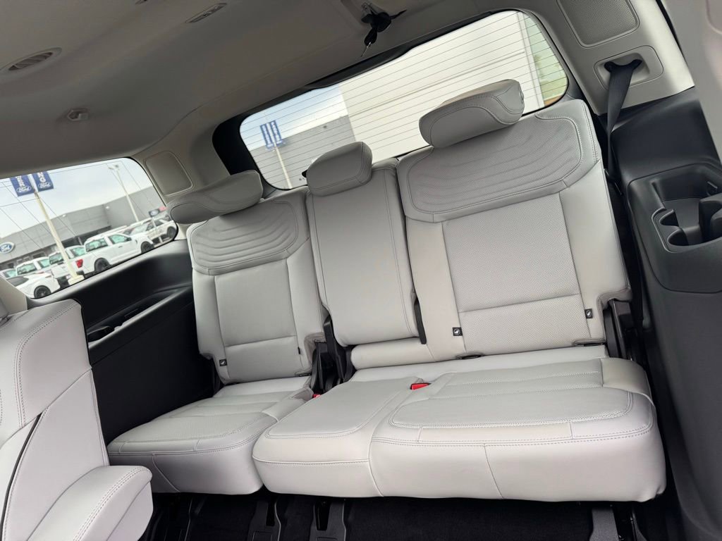 Used 2025 Ford Expedition Platinum w/ Platinum Ultimate Package AWD/4WD image 14