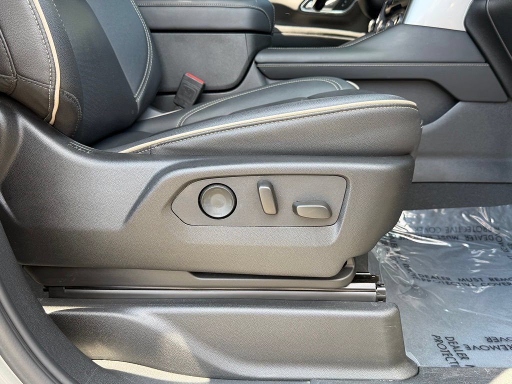 Used 2024 Chevrolet Tahoe Premier AWD/4WD image 36
