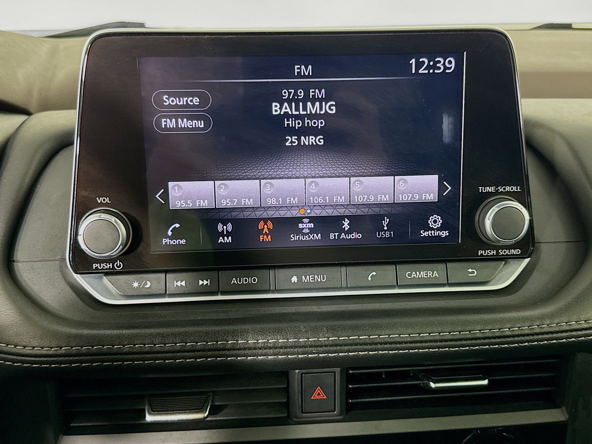 Used 2023 Nissan Rogue S image 17