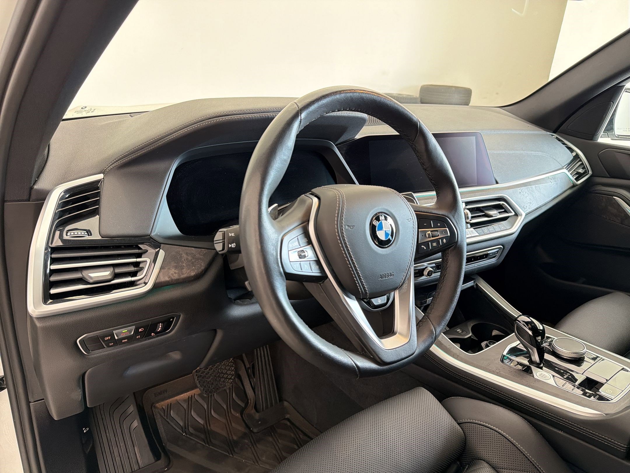 Certified 2023 BMW X5 xDrive40i w/ Premium Package AWD/4WD image 4