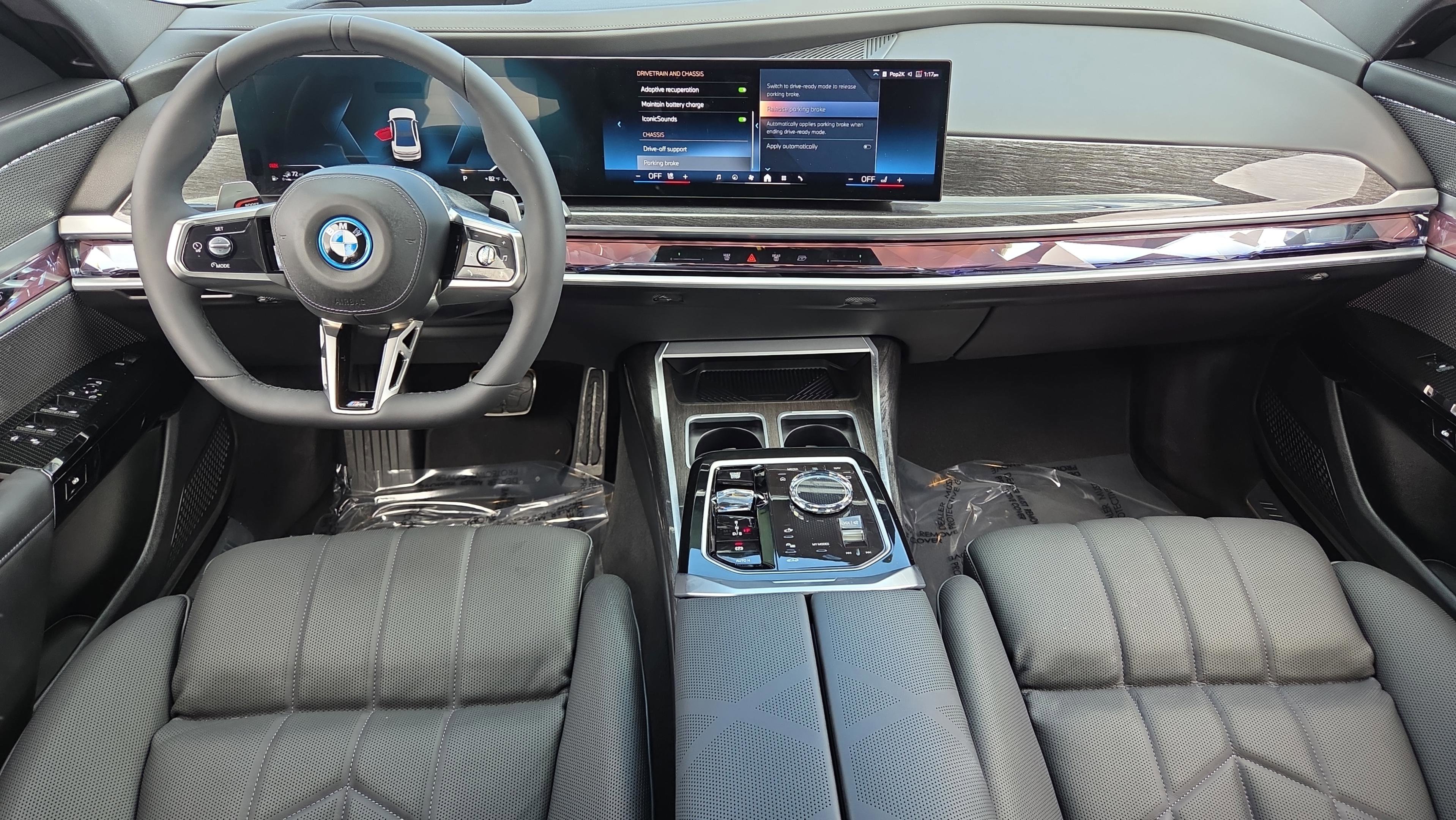 Used 2026 BMW 750e xDrive w/ Luxury Rear Seating Package AWD/4WD image 12