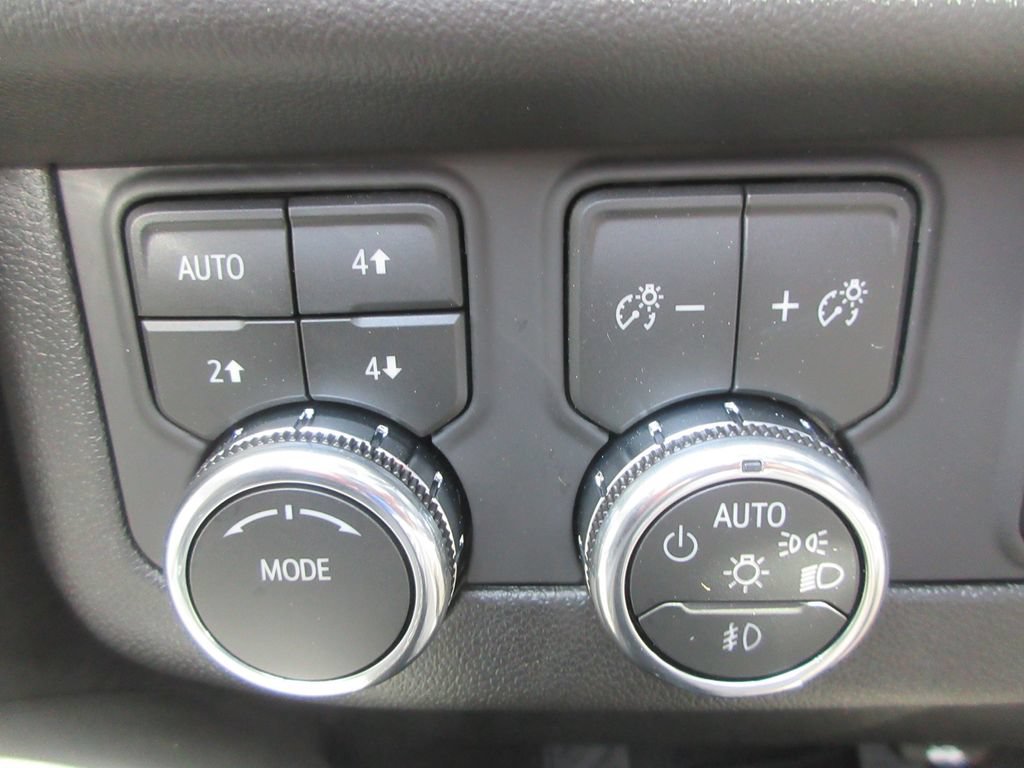 New 2026 GMC Yukon XL Elevation w/ Elevation Premium Package AWD/4WD image 17