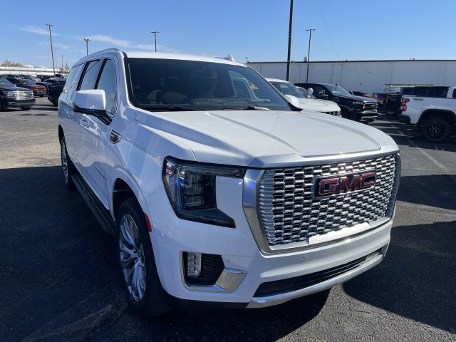 Used 2022 GMC Yukon XL Denali AWD/4WD image 13