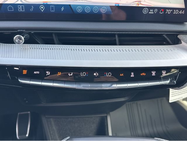 New 2026 Cadillac Optiq Luxury 2 image 21