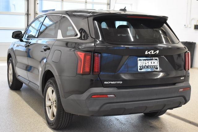 Used 2023 Kia Sorento LX AWD/4WD image 10