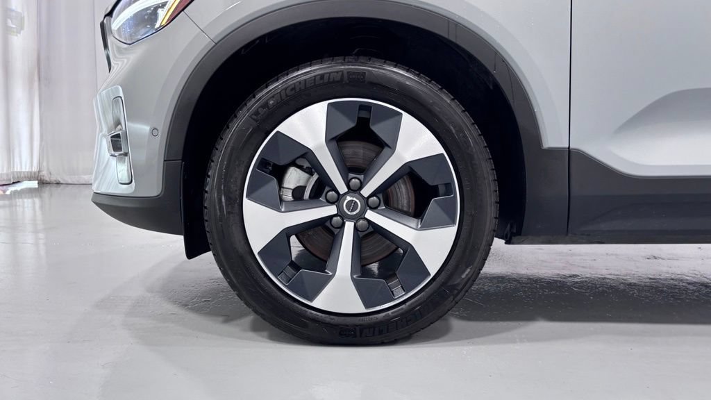 Certified 2026 Volvo XC40 B5 Plus AWD/4WD image 30