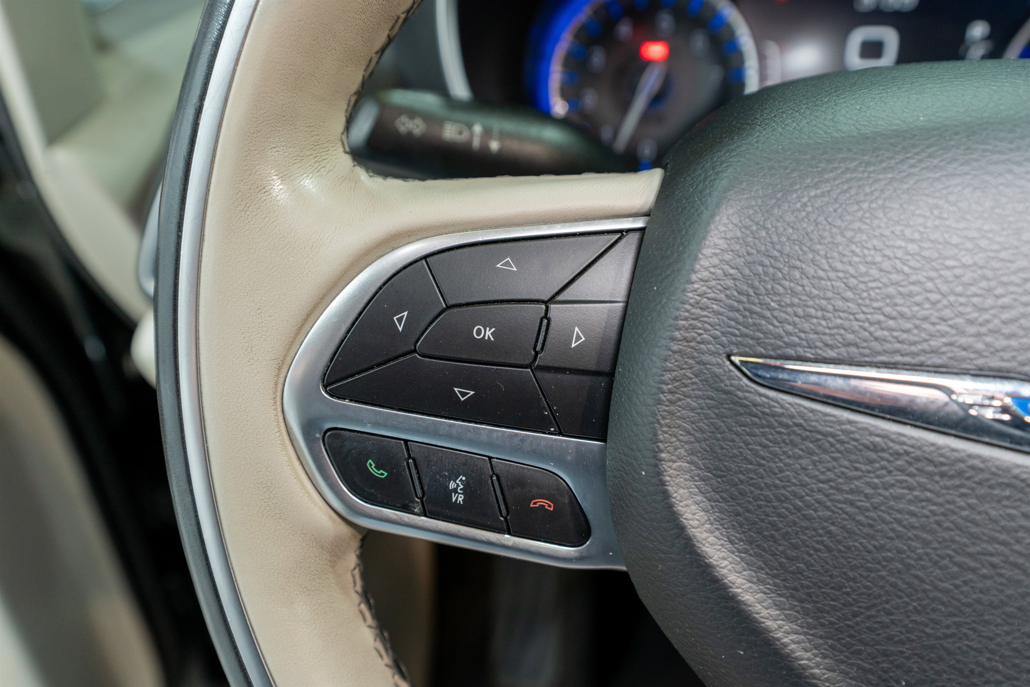 Used 2020 Chrysler Pacifica Limited image 26