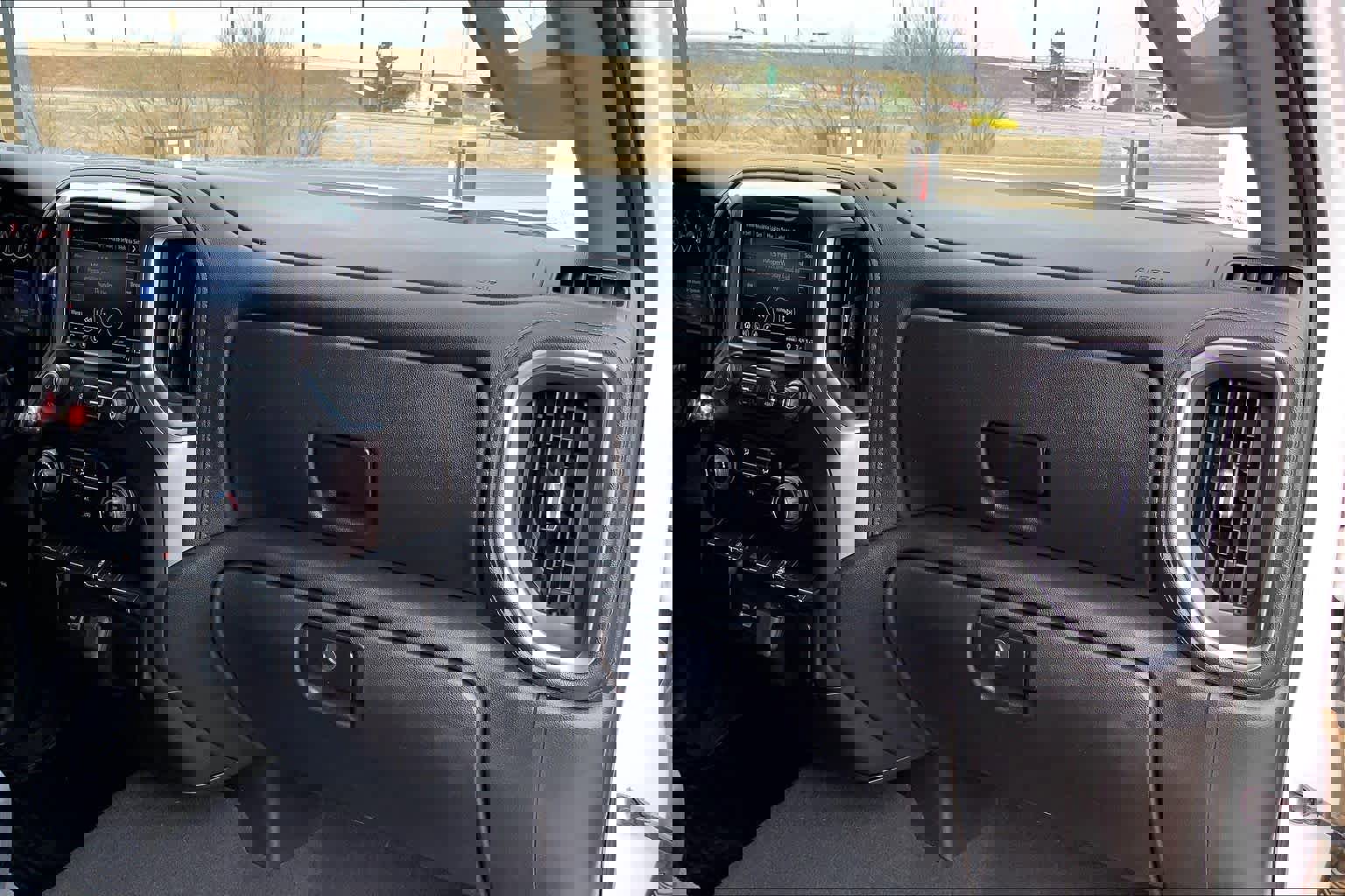 Used 2019 Chevrolet Silverado 1500 LT w/ Trailering Package image 18