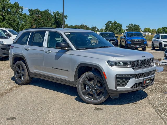 New 2026 Jeep Grand Cherokee Limited w/ Limited Altitude Package AWD/4WD image 2