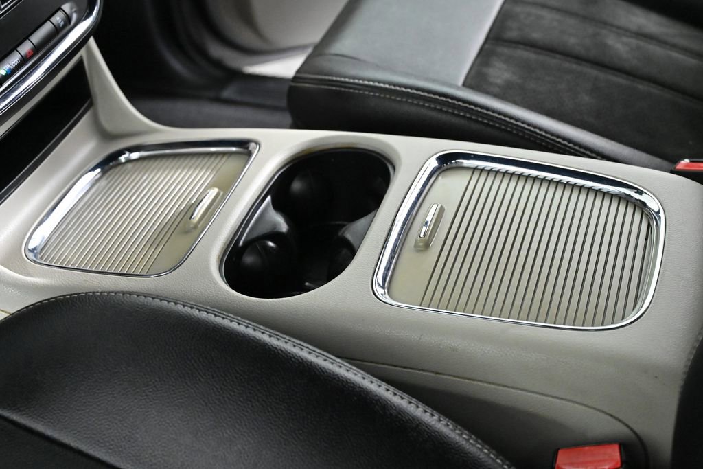 Used 2019 Dodge Grand Caravan SXT image 18