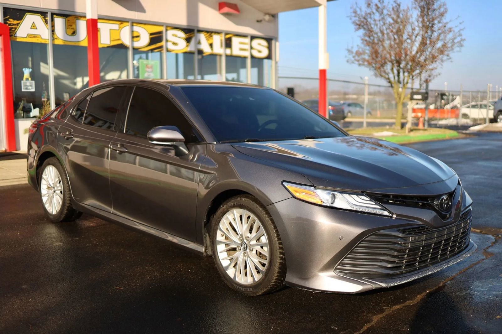 Used 2018 Toyota Camry XLE w/ Driver Assist Package FWD image 3