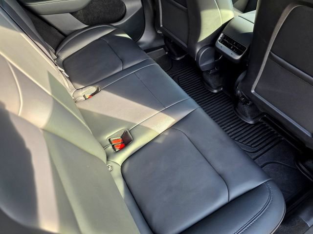 Used 2023 Tesla Model Y Long Range image 34