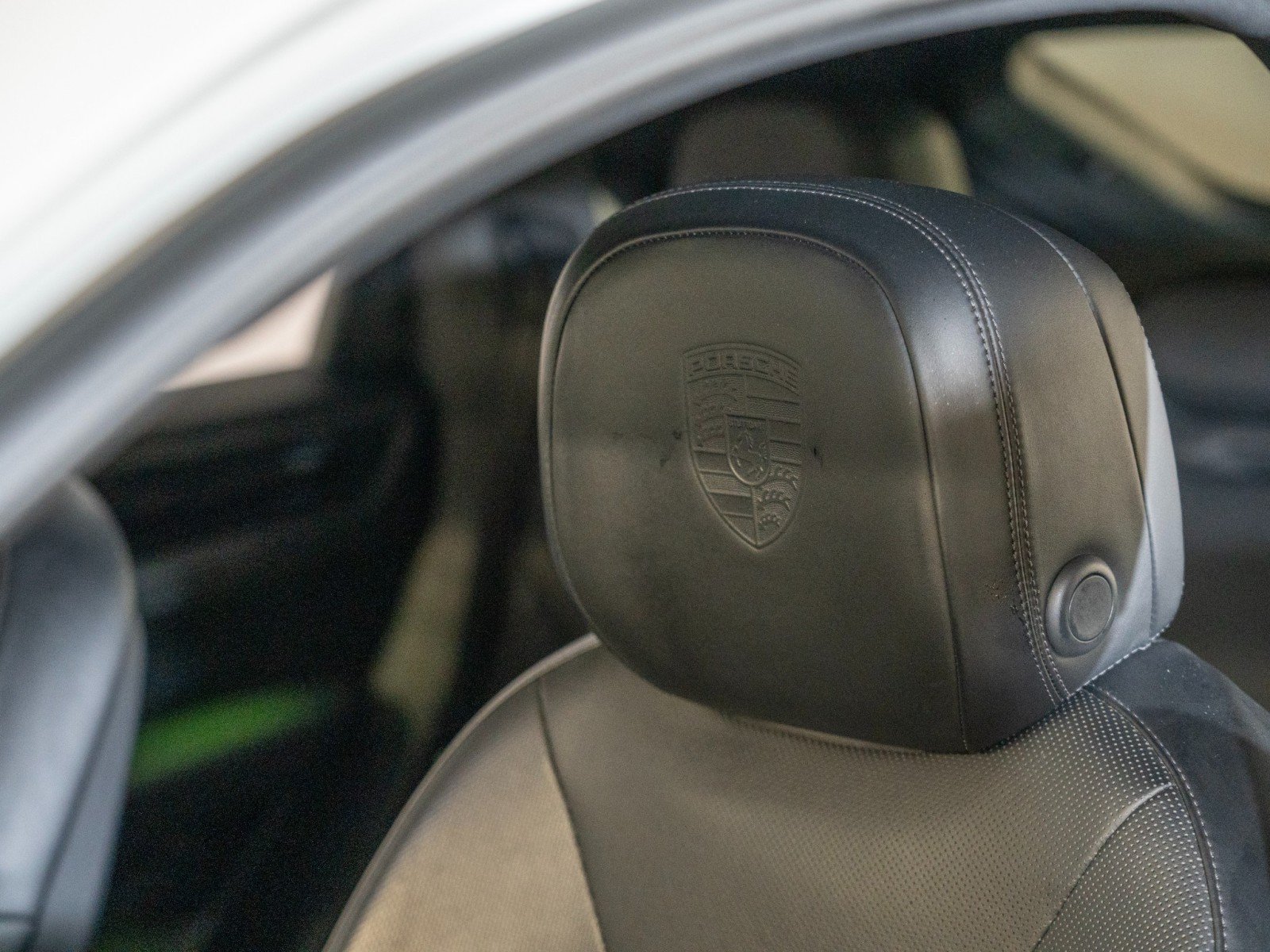 Certified 2021 Porsche Cayenne Coupe AWD/4WD image 24