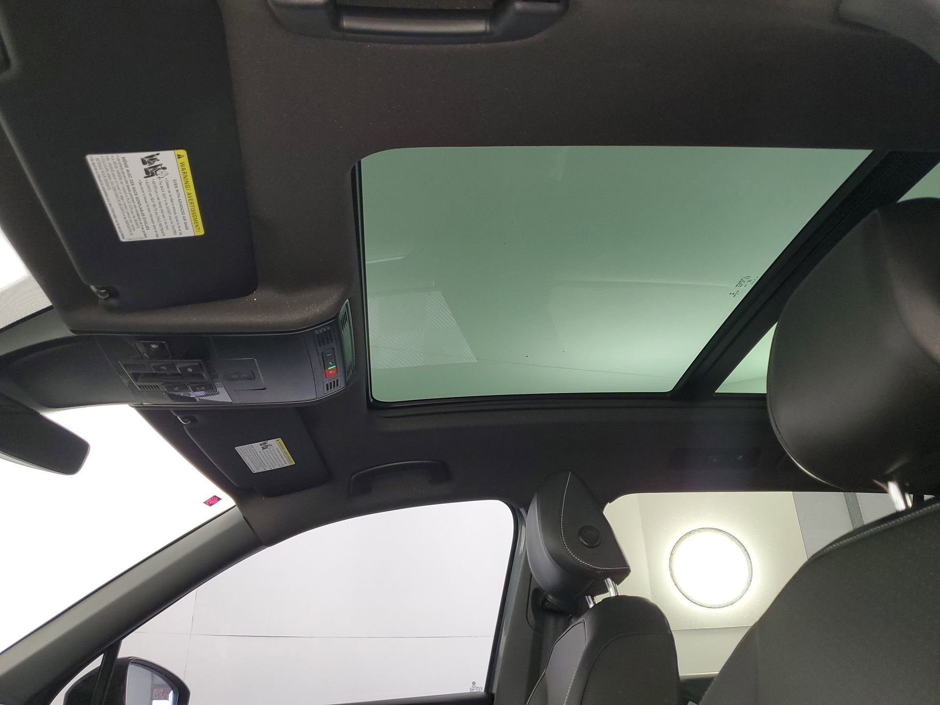 Used 2023 Volkswagen Tiguan SE R-Line image 41