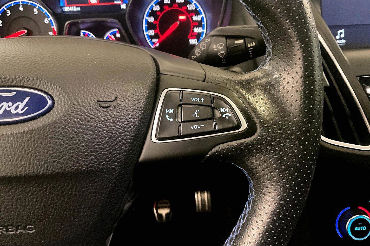 Used 2017 Ford Focus RS image 18