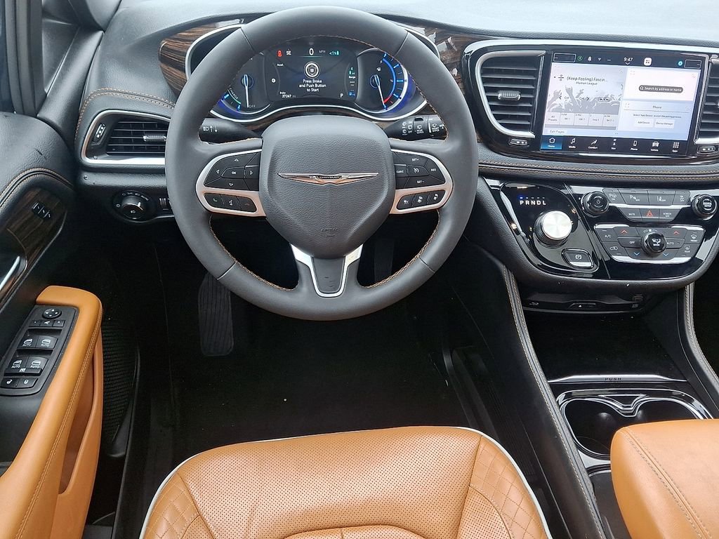 Used 2023 Chrysler Pacifica Pinnacle image 13