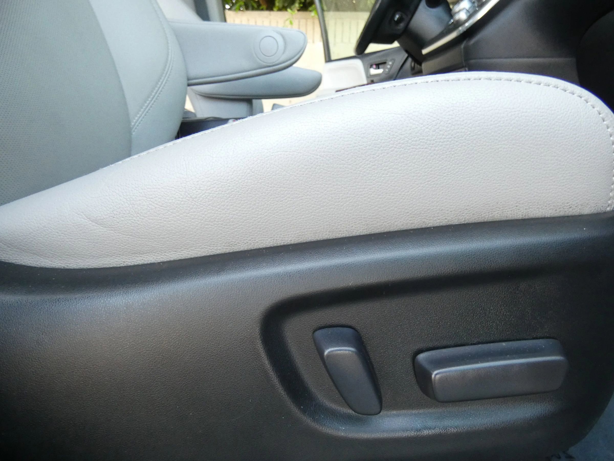 Used 2018 Toyota Sienna Limited image 30