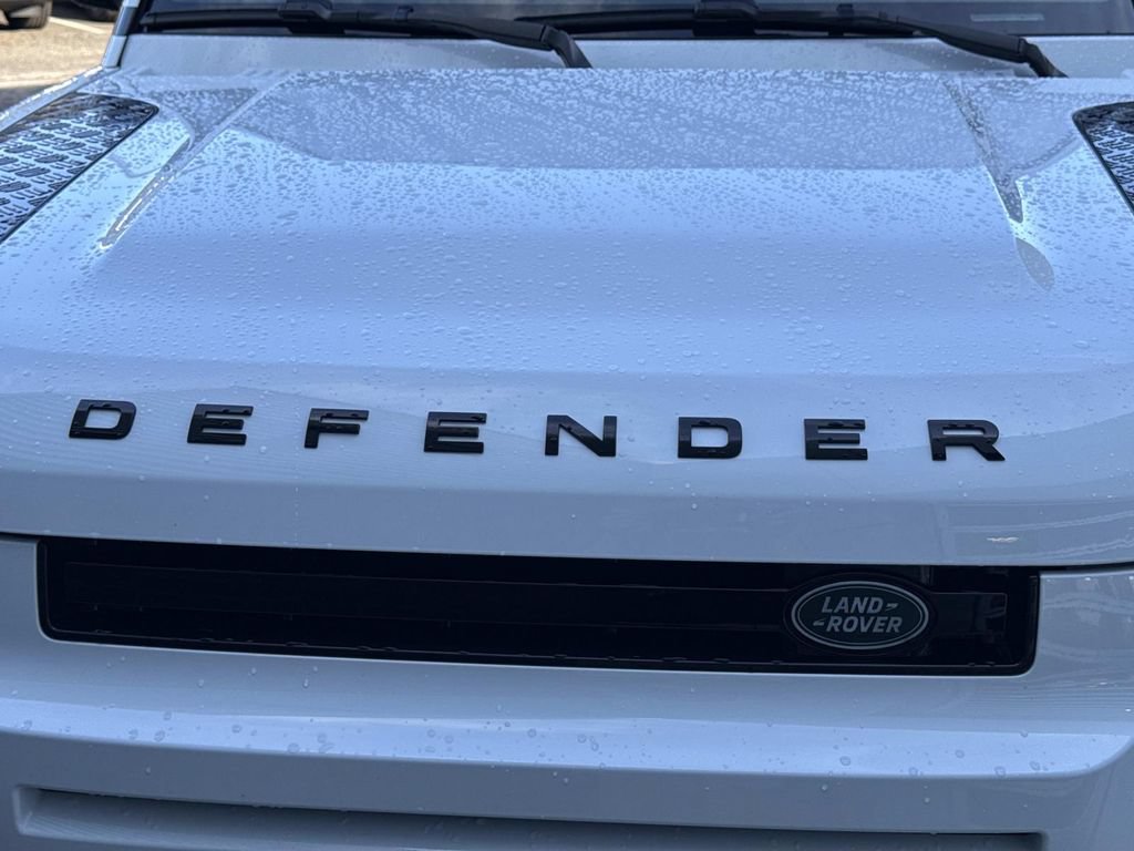 Certified 2025 Land Rover Defender 110 X-Dynamic SE AWD/4WD image 8