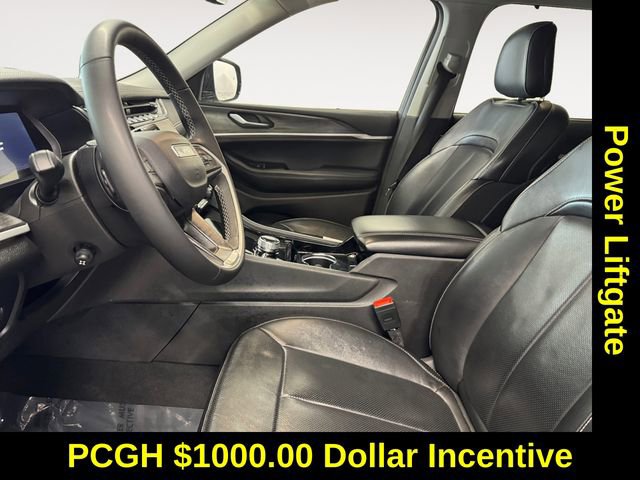 Used 2023 Jeep Grand Cherokee L Limited w/ Luxury Tech Group II image 7